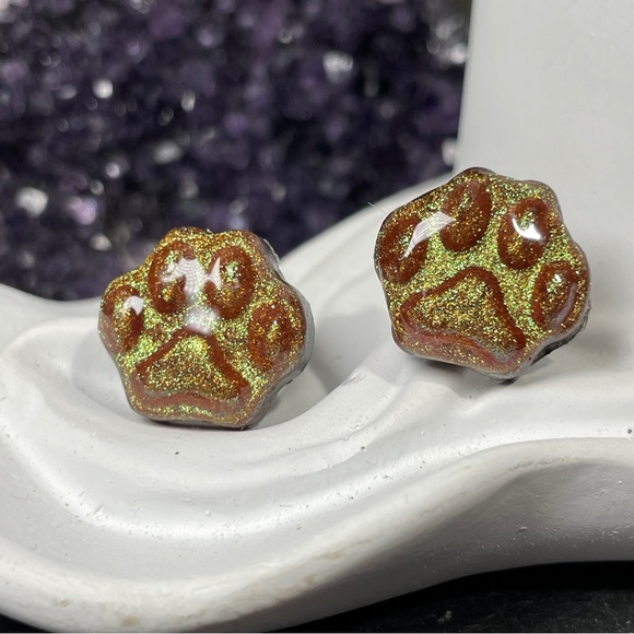 Sparkling Reddish Brown Green Golden Glitter Paw Resin Stud Earrings - Picture 8 of 11